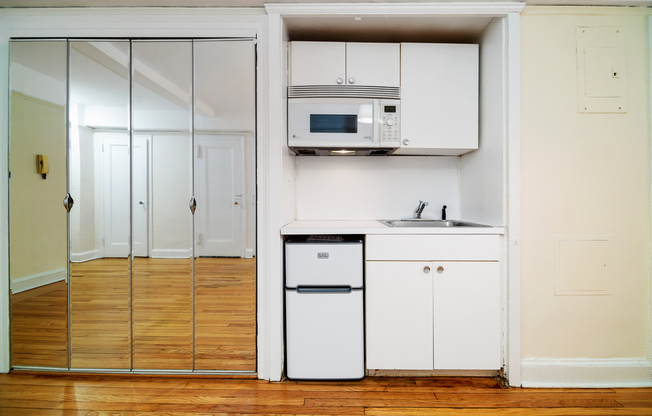325 E 41 ST