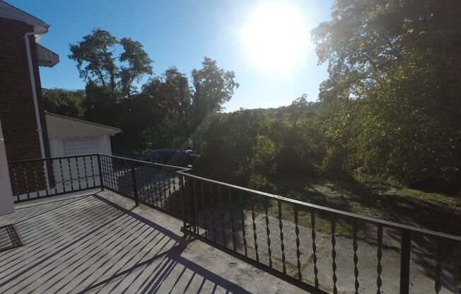 3 Bedroom/ 1 Bathroom House for Rent in Brookline!