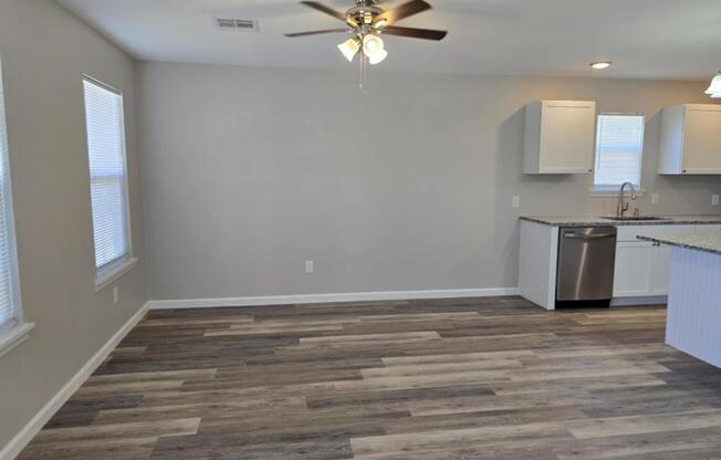 1005 N QUINCY AVE