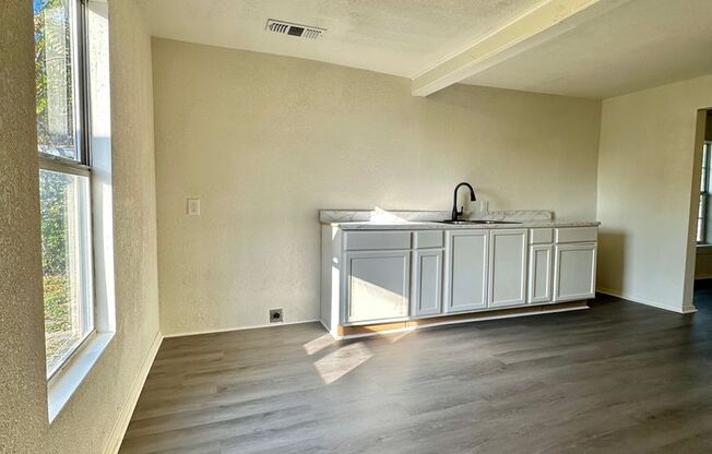 2 beds, 1 bath, $1,250