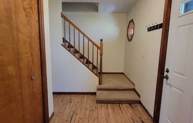 Three Bedroom Two and a Half Bath Available in Battle Creek!