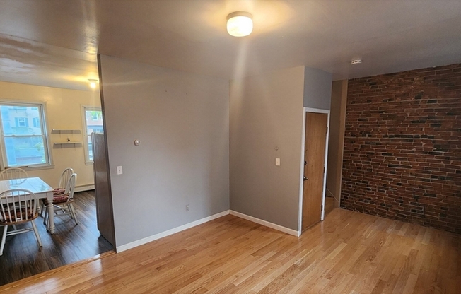 3 beds, 1 bath, 1,100 sqft, $2,800, Unit 2