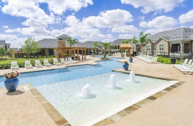 Swimming Pool And Fountain at Villages of Briggs Ranch, San Antonio