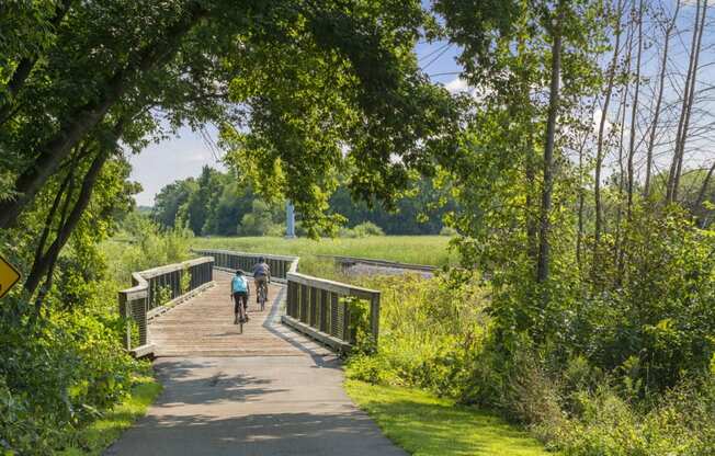 Medicine Lake Apartments in Plymouth, MN Walking Trails