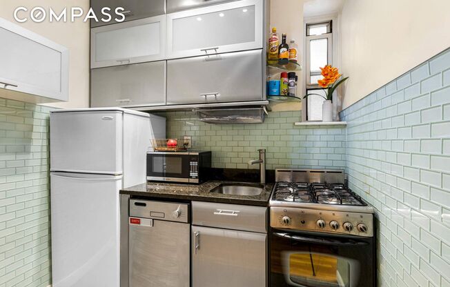 313 E 89 ST