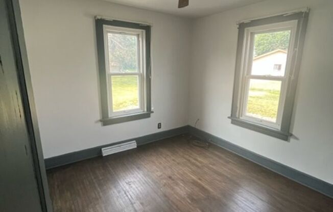 3 beds, 1 bath, $1,250