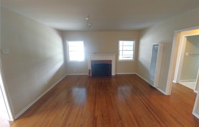 2 beds, 1 bath, 1,213 sqft, $4,050