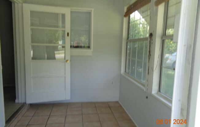 2 beds, 1 bath, $1,495