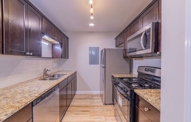 3 beds, 1.5 baths, 1,075 sqft, $1,650, Unit 723HCI