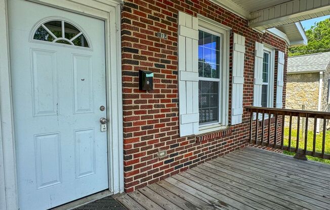 812 Colonial Avenue, Colonial Heights