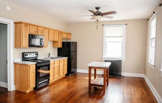 1 bed, 1 bath, $1,100, Unit A