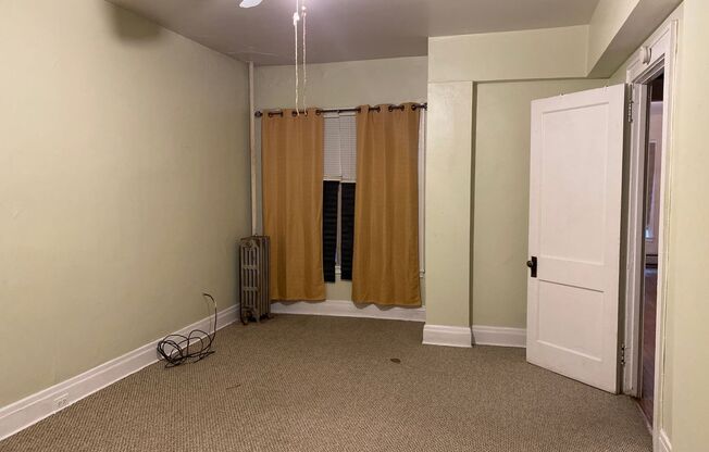 3 beds, 1.5 baths, $2,100, Unit 905 Maryland Apt 2
