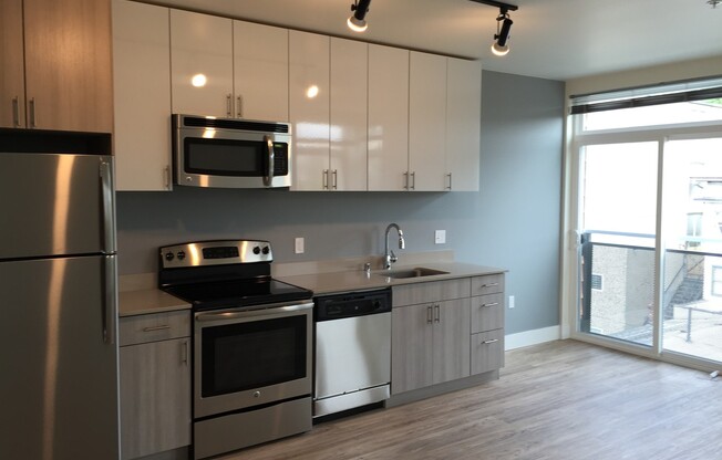 Studio, 1 bath, 430 sqft, $1,795, Unit 609