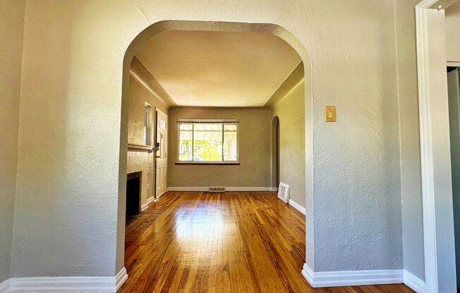 Lovely Mid Century 2 Bed 1 Bath Courtyard Row Home in the Heart of Denver!
