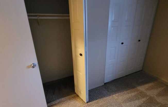 1 bed, 1 bath, 850 sqft, $950, Unit 9-923