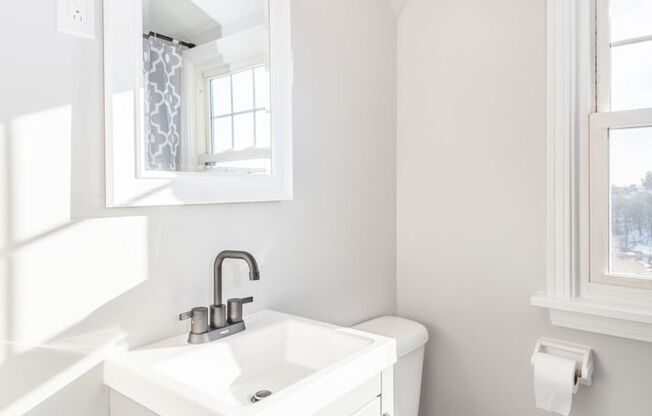 Charming 4 bedroom home in Pittsburgh available September 1st!