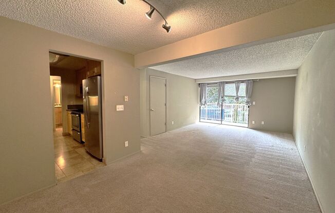 The village in Kirkland - 1 bed 1 bath 2nd floor unit with balcony
