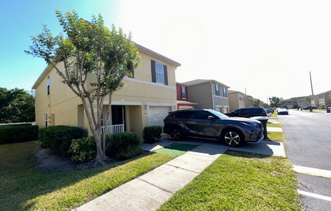 MOVE IN NOW! NEW CARPET & FRESH INTERIOR PAINT! 3BED/2.5BA SPACIOUS TOWNHOME IN CONVENIENT LOCATION!!!
