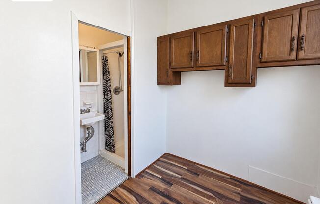 3 beds, 2 baths, $4,500, Unit 2