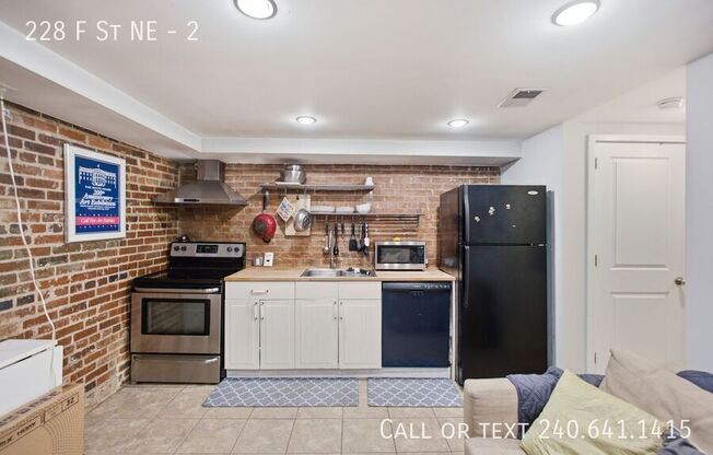 228 F St NE
