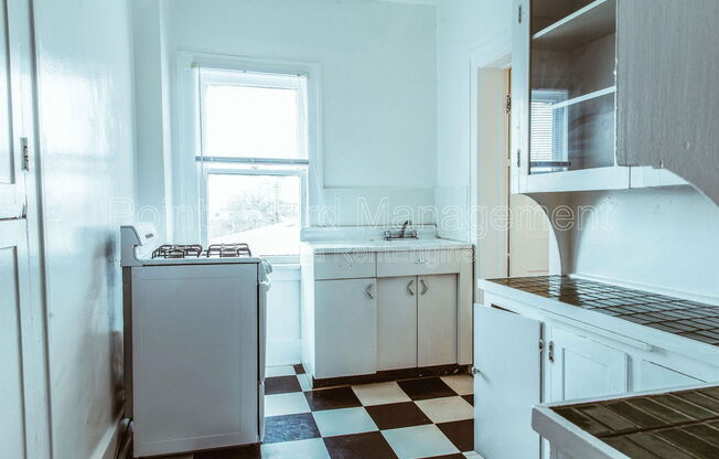Studio, 1 bath, 675 sqft, $875, Unit 11