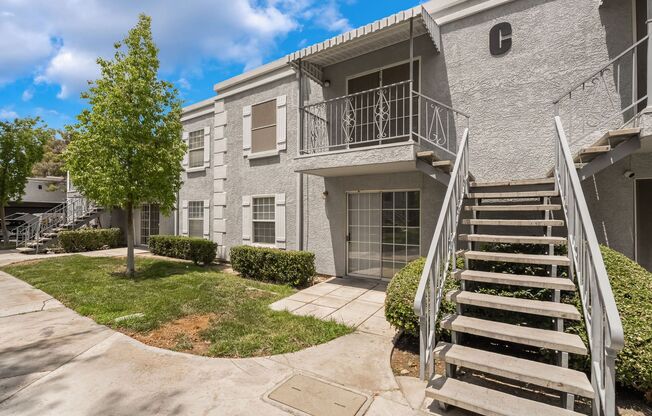 2 Bedroom, 2 Bathroom Condo unit in a Gated Community!