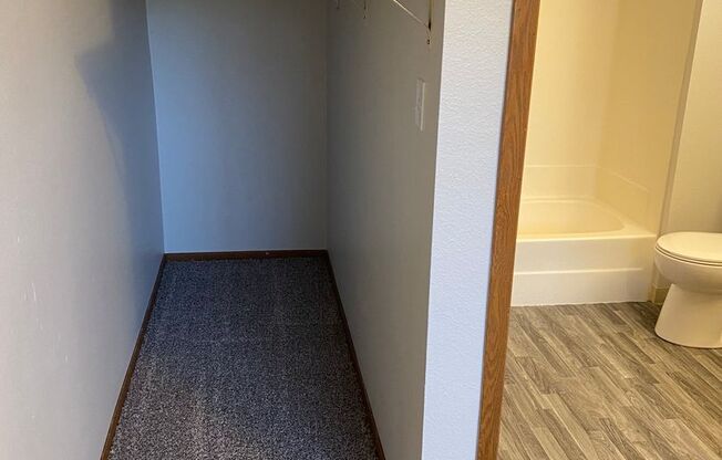 1 bed, 1 bath, 580 sqft, $650, Unit 1450-01