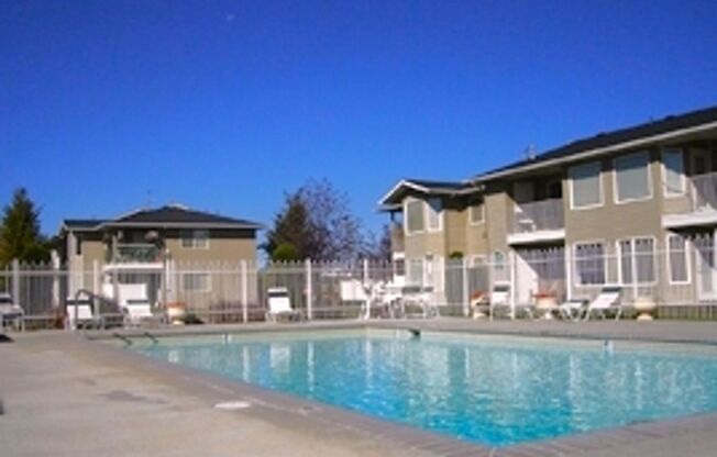 2 beds, 1 bath, 975 sqft, $1,195, Unit 674 - 104