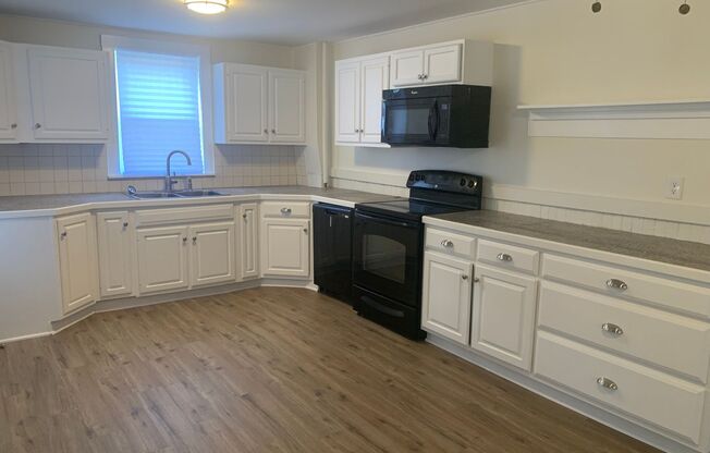 4 beds, 1 bath, $1,595