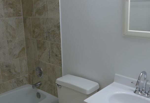 Studio, 1 bath, 400 sqft, $1,275, Unit 409