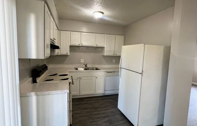 1 bedroom condo for $1050(1st floor)  Close to South Park and Pineville