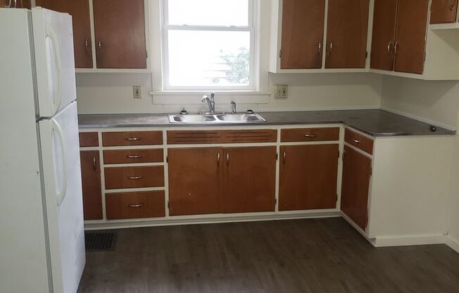 2 beds, 1 bath, $900