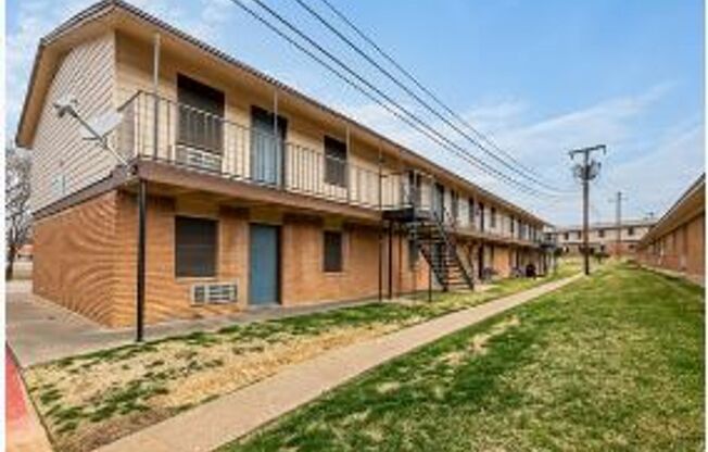 2 beds, 1 bath, 750 sqft, $1,350, Unit 304-13