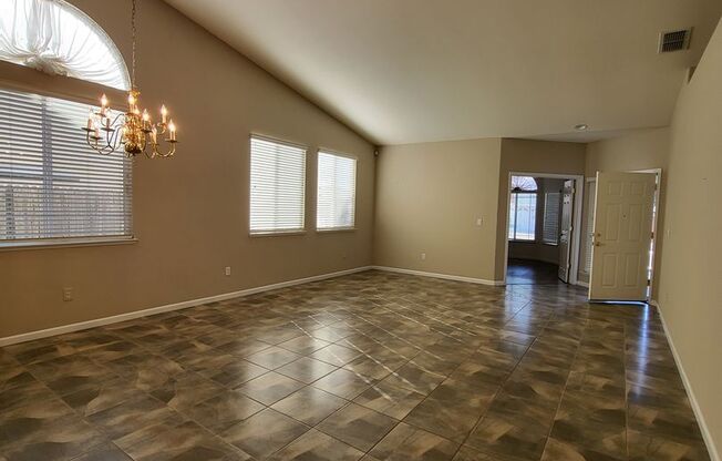 Spacious floor plans 4bedroom, 2.5 bath  Plus den(office) Near Franklin High