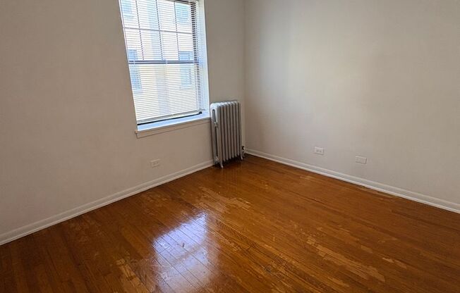 3 beds, 1 bath, 1,003 sqft, $1,350, Unit CA 127.5-2W