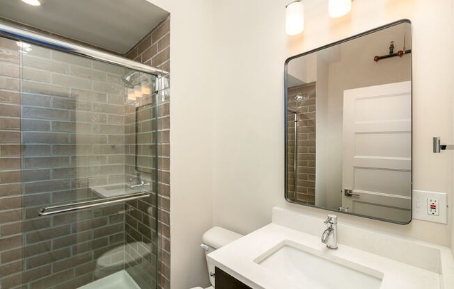 Studio, 1 bath, $1,000, Unit 875 Michigan Ave Apt. 305