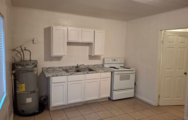 One Bed Apartment - Historic Westside - NO PETS - 1007 C Street