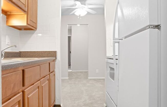 2 beds, 1 bath, 800 sqft, $1,100, Unit 379-206