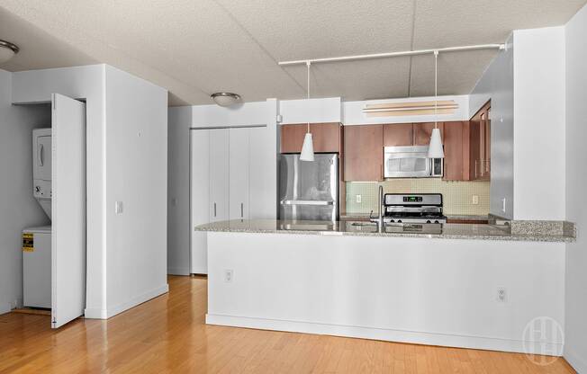 1 bed, 1 bath, 726 sqft, $5,500, Unit S7M
