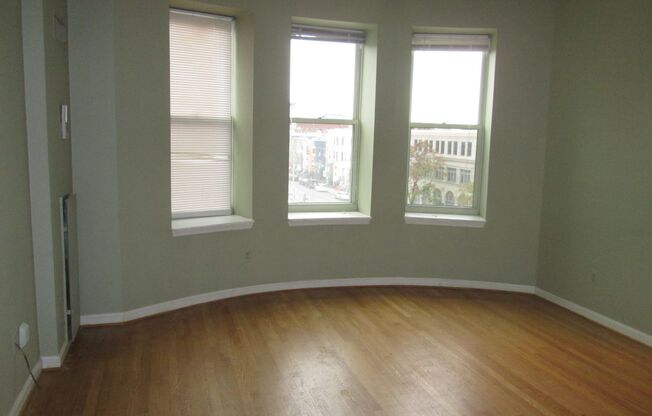 Prime Location! Fabulous 2 bed 2 bath along the U Street Corridor at 16th St NW
