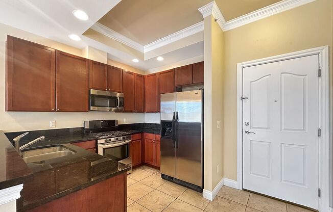 $0 DEPOSIT OPTION. 2 BED / 2BATH MODERN CAPITOL HILL CONDO WITH STUNNING VIEWS