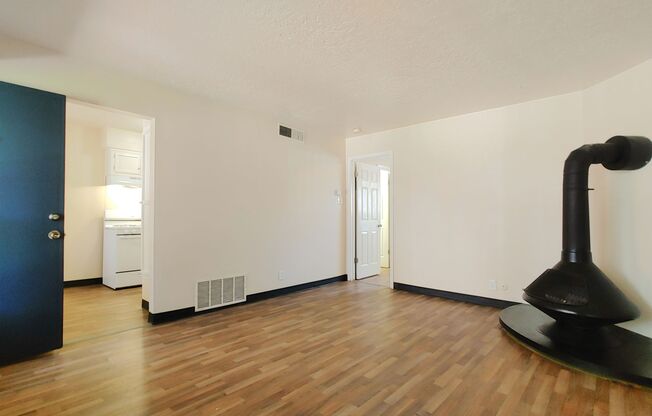 1 bed, 1 bath, 700 sqft, $895, Unit Unit 108