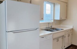 3 beds, 1 bath, $1,695, Unit 346-06