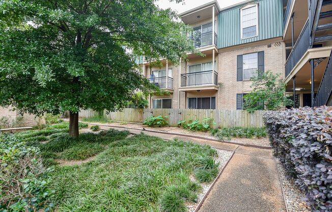 Post Oak Apartment Ready for Quick Move in!