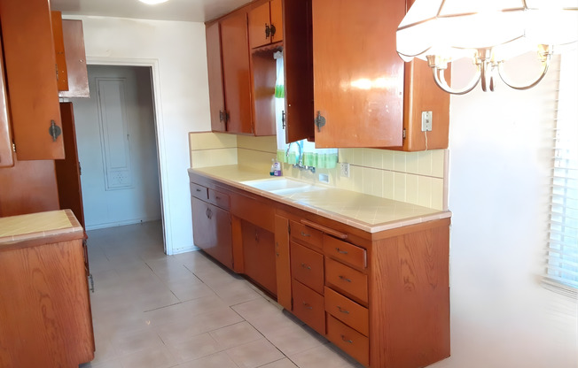 5824-5828 Montebello Park Way