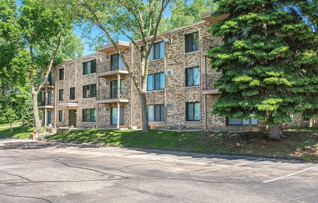 1 bed, 1 bath, 700 sqft, $1,265, Unit 30-304