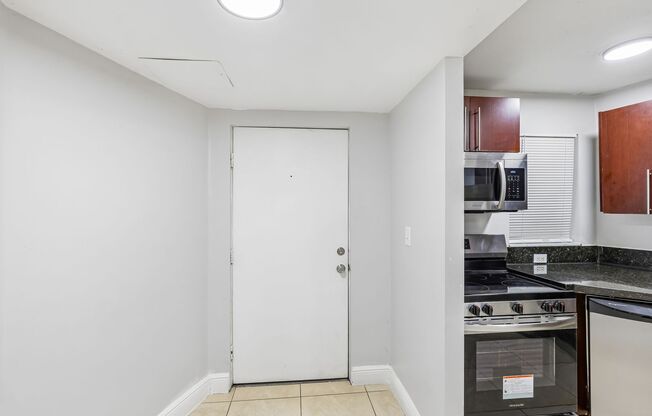 1 bed, 1.5 baths, 866 sqft, $1,900, Unit L- 504