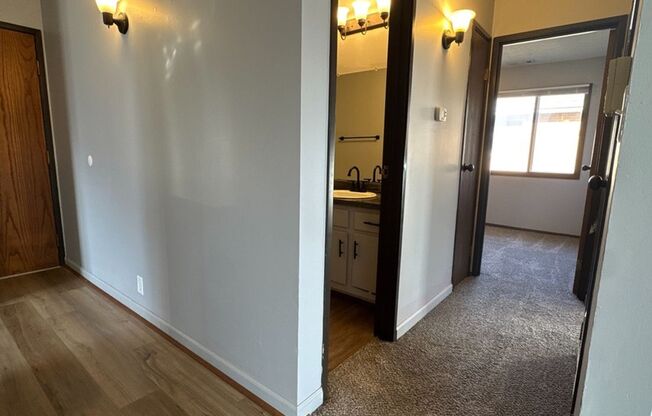 2 beds, 1 bath, 826 sqft, $950, Unit 5