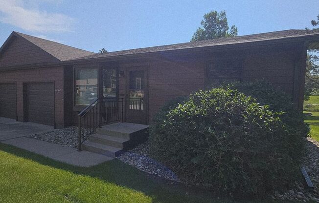 2 BEDROOM | 1 BATH | SINGLE LEVEL | GARAGE | SPACIOUS