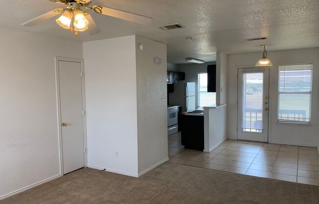 2 beds, 1 bath, $700